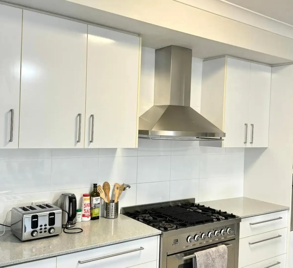 Villa 7 Bedrooms 20 Mins To City 25 Acres Of Green Space Brisbane